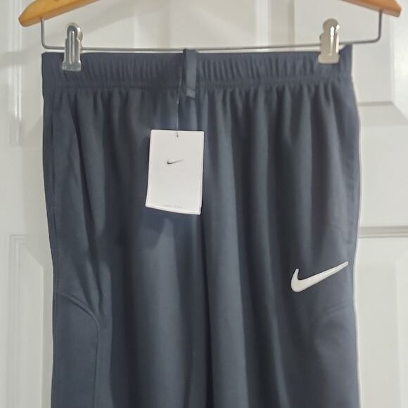 ❤️NWT❤️Nike Kids Black Joggers with White Logo - Picture 3 of 12